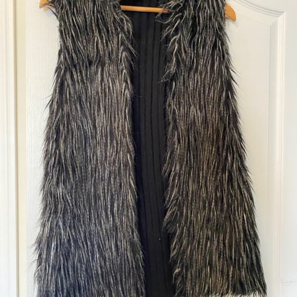 Faux fur vest - Picture 2 of 3
